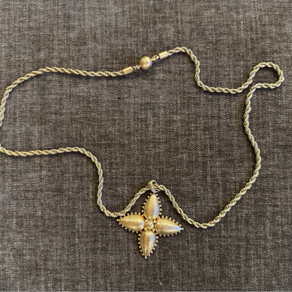 WeWoreWhat GOLD HAMMERED PENDANT NECKLACE ON ROPE CHAIN